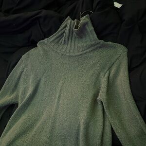 Elegant Women's Gray Turtleneck Sweater